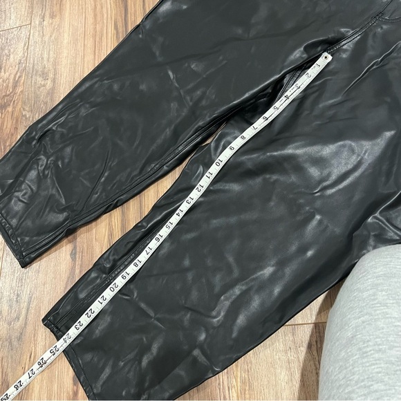 Abercrombie & Fitch Curve Love Vegan Leather Ankle Straight Pant - Picture 9 of 9